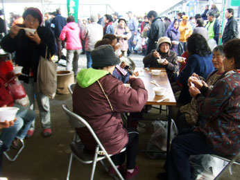 談笑しながらの雑煮